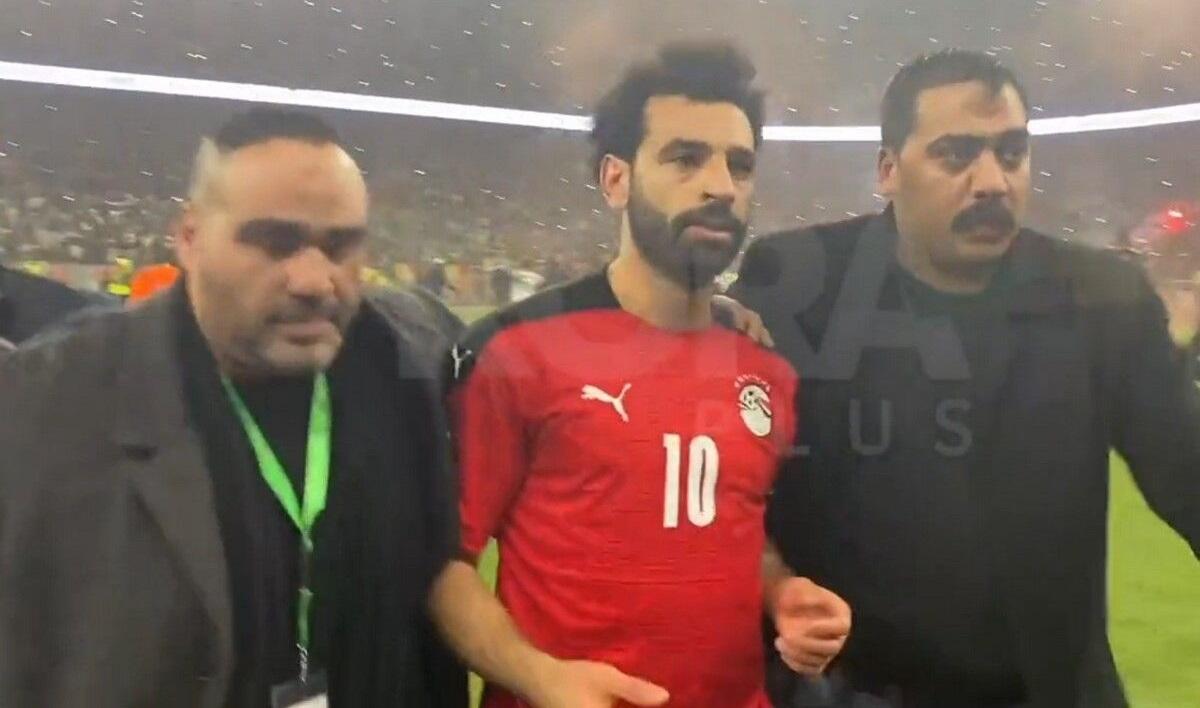 Βροχή αντικειμένων στο κεφάλι του Σαλάχ! thumb