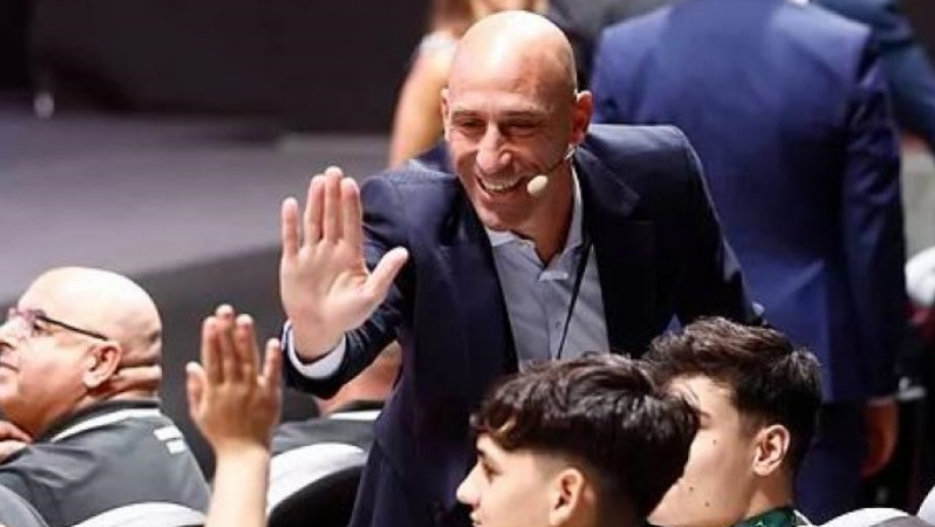 Σοκ: Μέγα σκάνδαλο, καταγγελία για όργια με λεφτά της Ομοσπονδίας! thumb