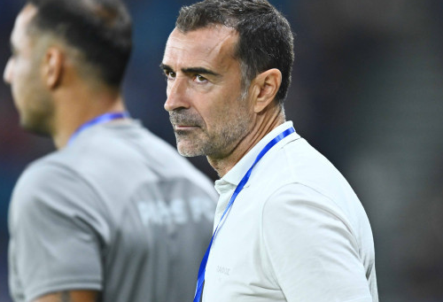 Πετεβίνος: «Αυτός έβαλε το χέρι του για να υπάρχει ένταση...» thumb