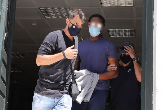 Μητέρα 17χρονης: «Πρώτα βιάστηκε από τον μάνατζερ και μετά από τον Σεμέδο» thumb