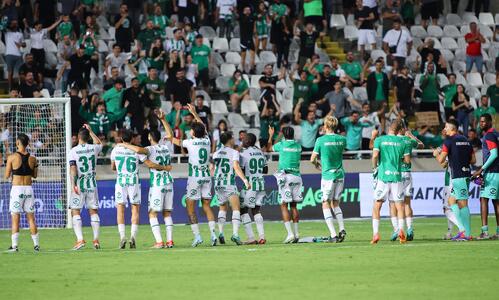 Όλα με το μέρος της... thumb