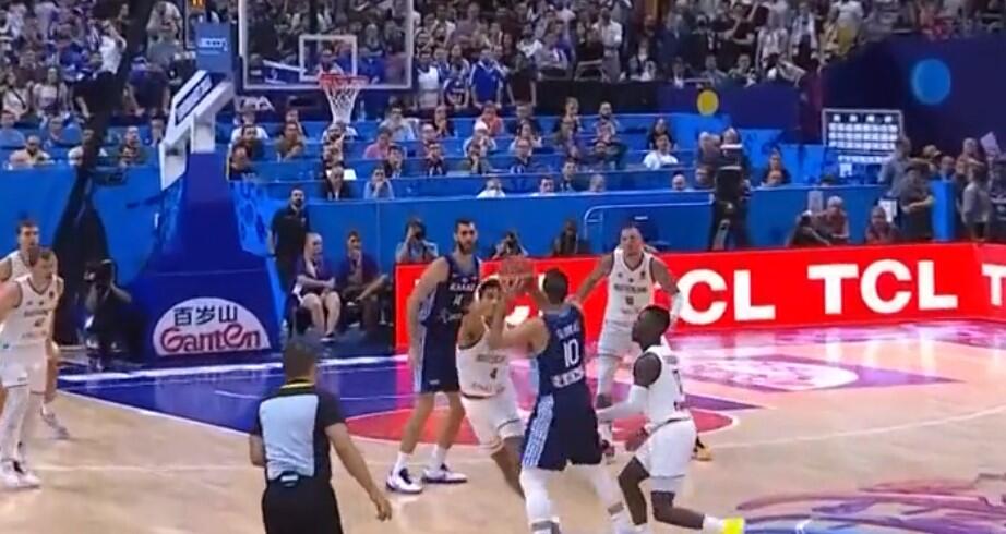  Ξανά και ξανά: Το αδιανόητο buzzer-beater του Σλούκα! (vid) thumb