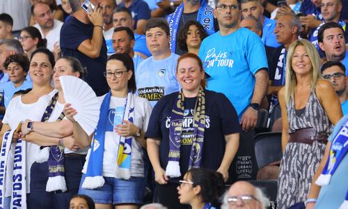 Έφτασαν τις 4000 προπώληση thumb