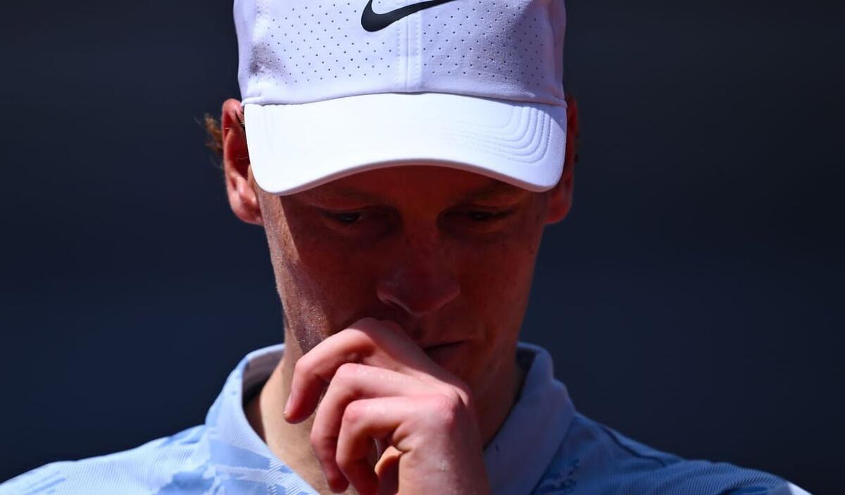Roland Garros: ΣΟΚ αποκλεισμός του Σίνερ από τον Σερούντολο thumb