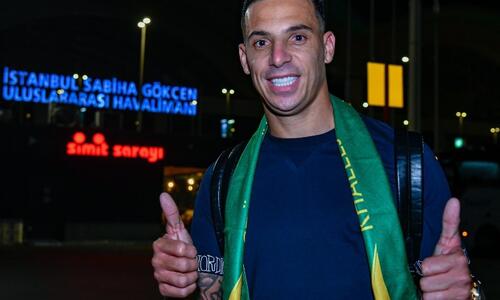 «Έφτασε ο μαέστρος Λούκας Σόουζα» (vid) thumb
