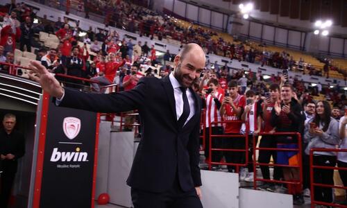 Βίντεο που προκαλεί μεγάλη συγκίνηση: Η επιστροφή του Σπανούλη στο ΣΕΦ! thumb
