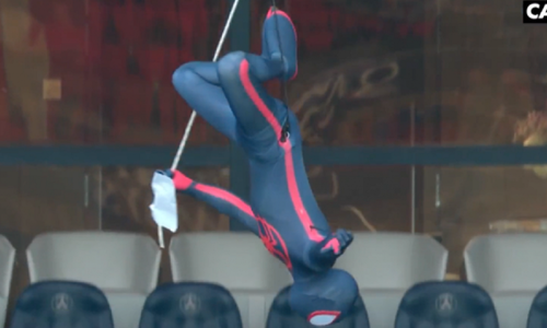 Εισβολή του Spiderman στο «Παρκ ντε Πρενς»! (vid) thumb