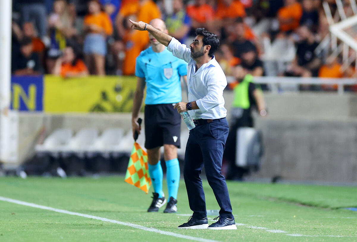 Τρεις αλλαγές από Γκαγιέγο (έτσι ο σχηματισμός) thumb