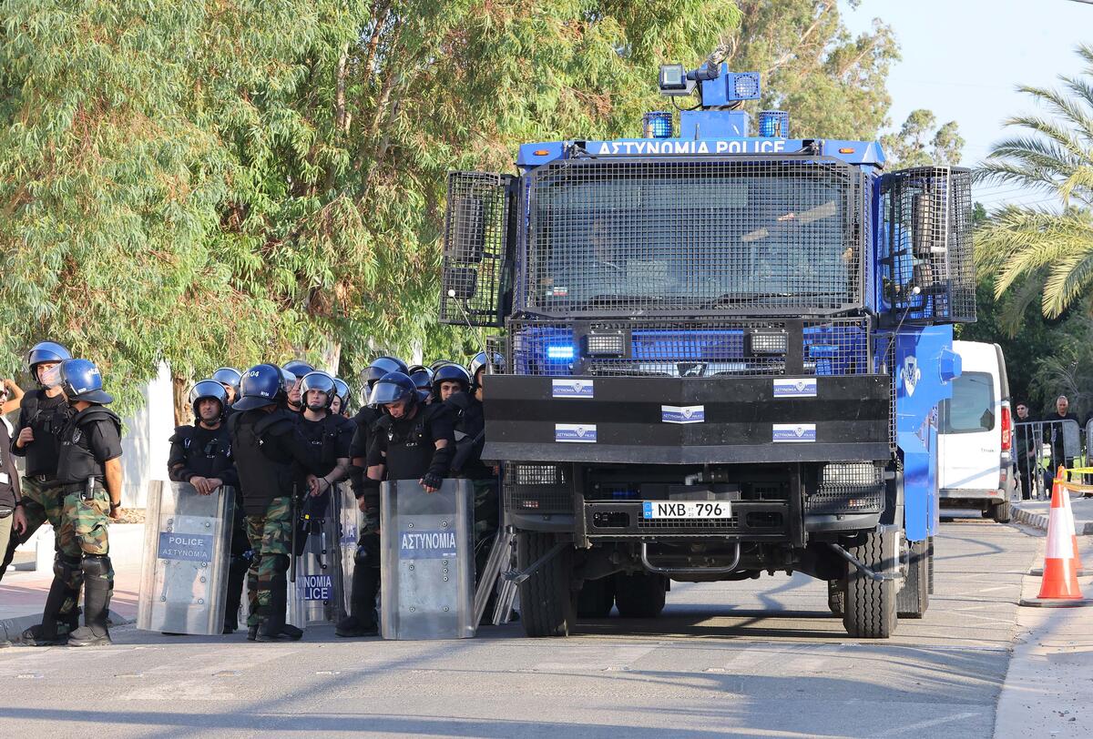Ισχυρή αστυνομική δύναμη εκτός γηπέδου (ΦΩΤΟΣ) thumb