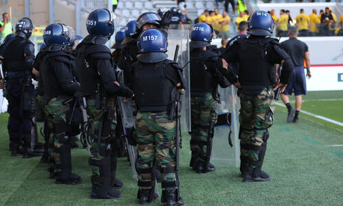 Τρείς αστυνομικοί τραυματίστηκαν έξω από το «AlphaMega Stadium» thumb