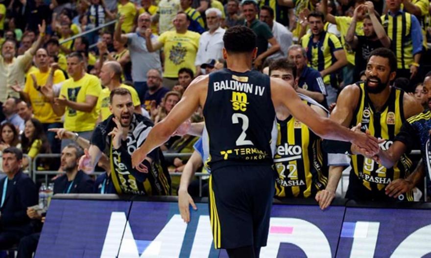 Πάτησε ξανά την Μπεσίκτας η Φενέρ και πλησιάζει στον τίτλο! thumb