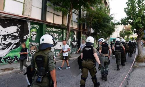 Βίντεο: Η στιγμή της συμπλοκής των οπαδών του Παναθηναϊκού πριν το φιλικό με την ΑΕΚ thumb