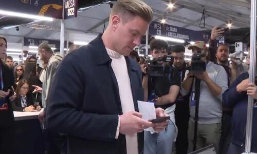 Βίντεο: O Τερ Στέγκεν έφαγε... πόρτα στις εκλογές της Μπαρτσελόνα thumb