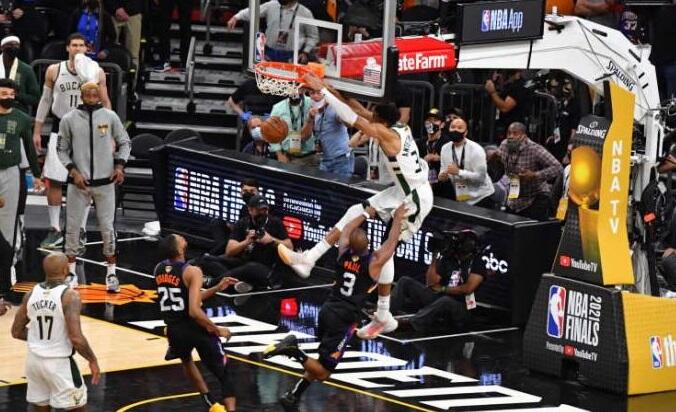 The dunk: Μια φάση, ένα πρωτάθλημα thumb