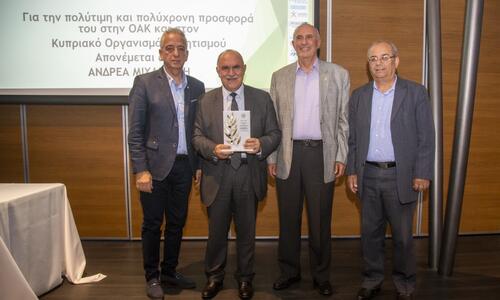 Η Ομοσπονδία Αντισφαίρισης Κύπρου  τίμησε τον Ανδρέα Μιχαηλίδη με το Αριστείο thumb