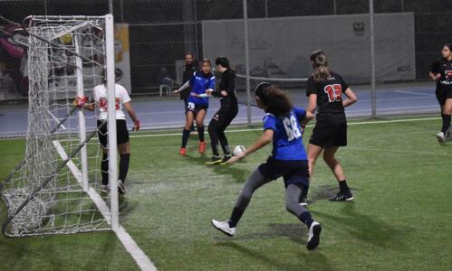 Futsal Γυναικών: Αγκαλιά με τον τίτλο το Πανεπιστήμιο Κύπρου thumb
