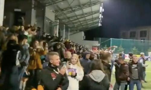 Γιορτή στους δρόμους για τη νίκη της Σέριφ! (vid) thumb