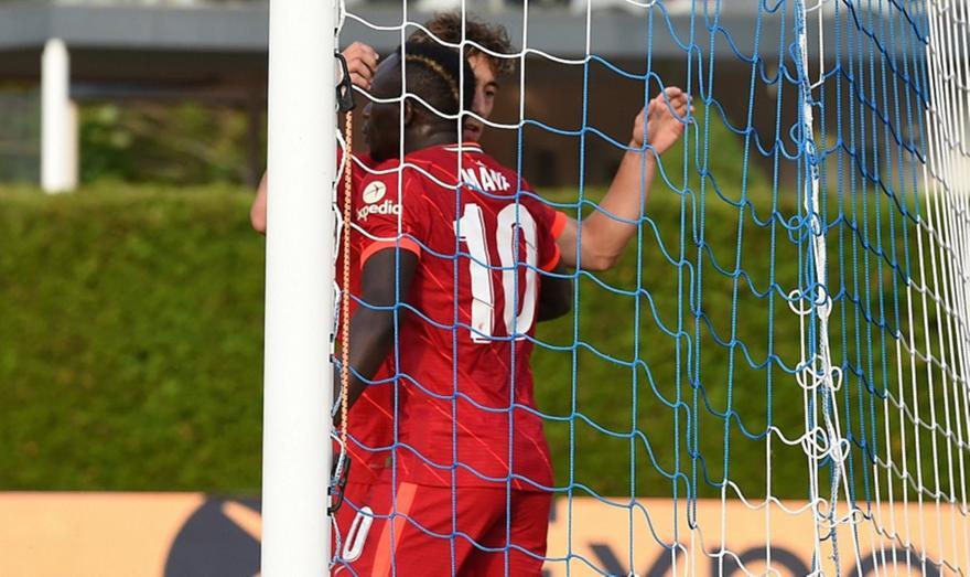 Aσίστ Τσιμίκα στον Μανέ για το 1-1 της Λίβερπουλ κόντρα στη Στουτγάρδη thumb