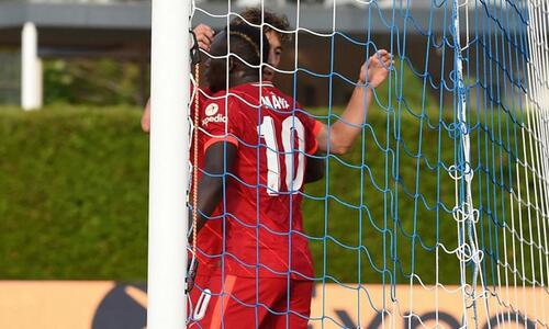 Aσίστ Τσιμίκα στον Μανέ για το 1-1 της Λίβερπουλ κόντρα στη Στουτγάρδη thumb