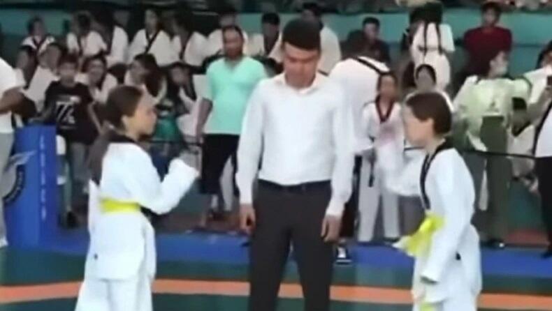 Δίδυμες έφτασαν στον τελικό τουρνουά ταεκβοντό και έπαιξαν 'πέτρα, ψαλίδι, μολύβι, χαρτί' (vid) thumb