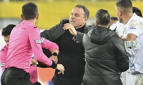 Ισόβιος αποκλεισμός στον πρόεδρο μετά τη γροθιά στον διαιτητή! thumb