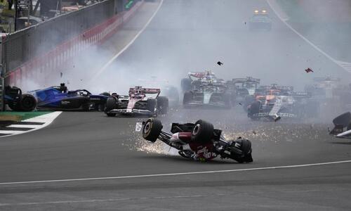 F1: Το φοβερό ατύχημα Τσόου από τέσσερις κάμερες (video) thumb