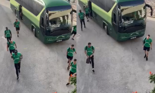 Έφτασε η αποστολή της Ομόνοιας υπό το σύνθημα «τριφυλλάρα κύπελλο»! (ΒΙΝΤΕΟ) thumb