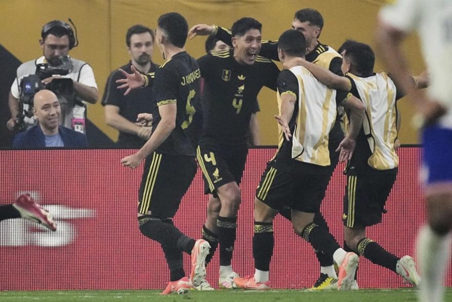 Ιστορική νίκη για το Μεξικό: Πήρε το Gold Cup με 2-1 επί των ΗΠΑ! thumb