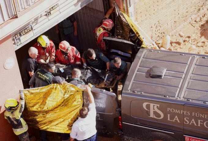 Υπέροχη κίνηση της Ρεάλ για τους πλημμυροπαθείς στη Βαλένθια! thumb