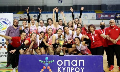 Ερυθρόλευκη αναδρομή μετά την επιστροφή στα σαλόνια thumb