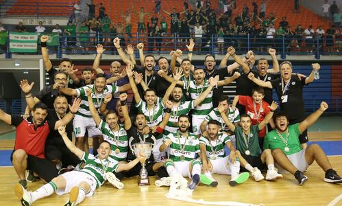 Η στιγμή που η Ομόνοια σηκώνει στον αέρα το τρόπαιο! (pics) thumb