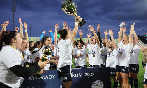 Η στιγμή της απονομής στην Απόλλων Ladies και τα πανηγύρια! (ΦΩΤΟΣ) thumb