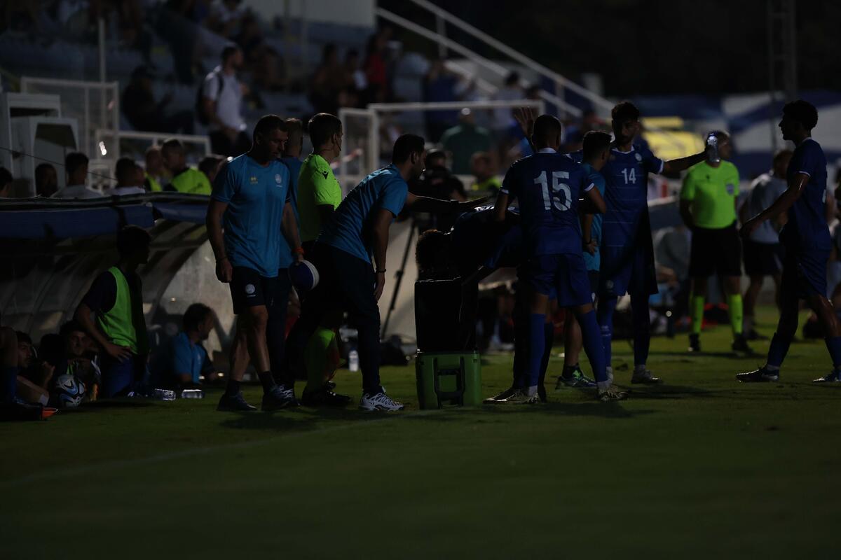 Διακοπή 11 λεπτών στο Κύπρος-Γαλλία (φωτογραφία) thumb