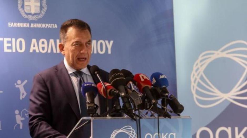 «Κόκκινο» από Βρούτση και για τις σουίτες των γηπέδων thumb