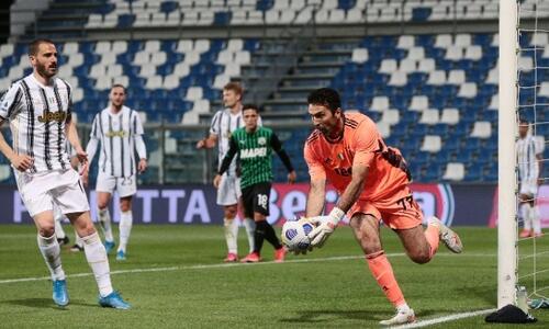Για ακόμα 4-5 χρόνια θέλει να αγωνίζεται ο Μπουφόν thumb