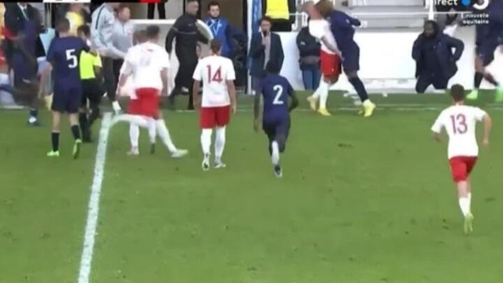 U18: «Κοκκίνισε» η αναμέτρηση Γαλλία-Πολωνία thumb