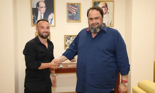 Ανανέωσε με τον Ολυμπιακό ο Βαλμπουενά thumb