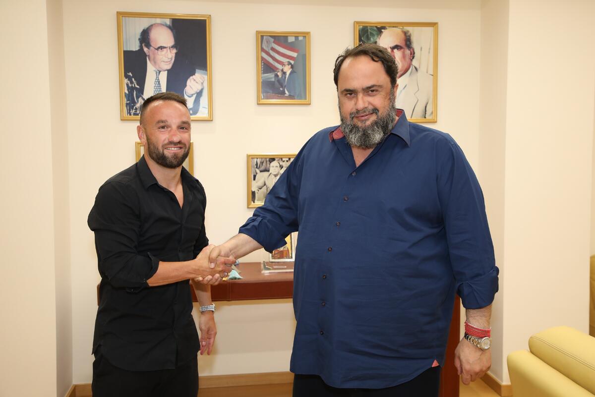 Ανανέωσε με τον Ολυμπιακό ο Βαλμπουενά thumb