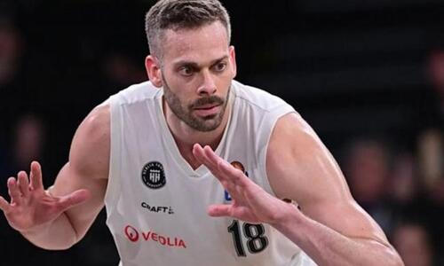 Το... τερμάτισε: Έφυγε την ώρα του αγώνα, πήγε στο αυτοκίνητο και γύρισε σε 5'! thumb