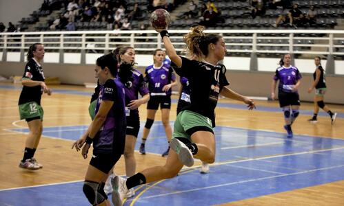 Συναρπαστικοί αγώνες στην πρεμιέρα του Πρωταθλήματος Γυναικών στο Χάντμπολ thumb