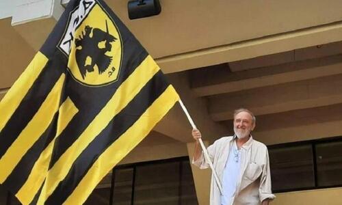 Ανατριχιαστικές στιγμές: Με τη σημαία της ΑΕΚ στην «OPAP Arena - Αγιά Σοφιά»! thumb