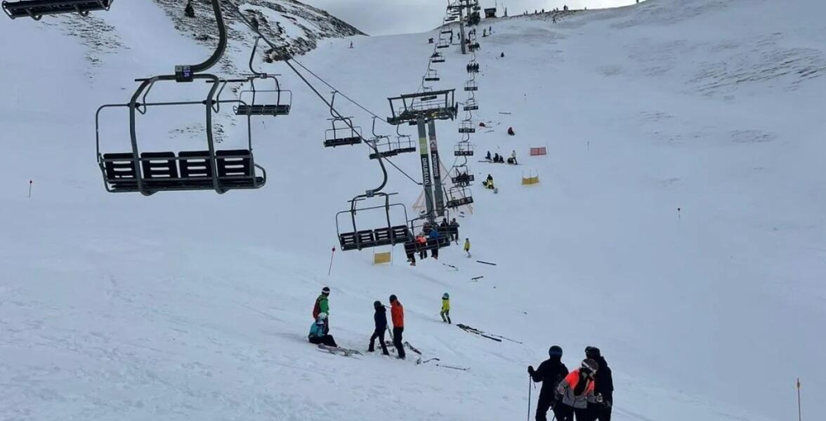 Κατέρρευσε αναβατήρας σε χιονοδρομικό κέντρο - 17 τραυματίες thumb