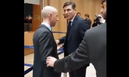 Σεκιουριτάς δεν άφηνε τον Χαβιέρ Σανέτι να μπει στην αίθουσα! thumb