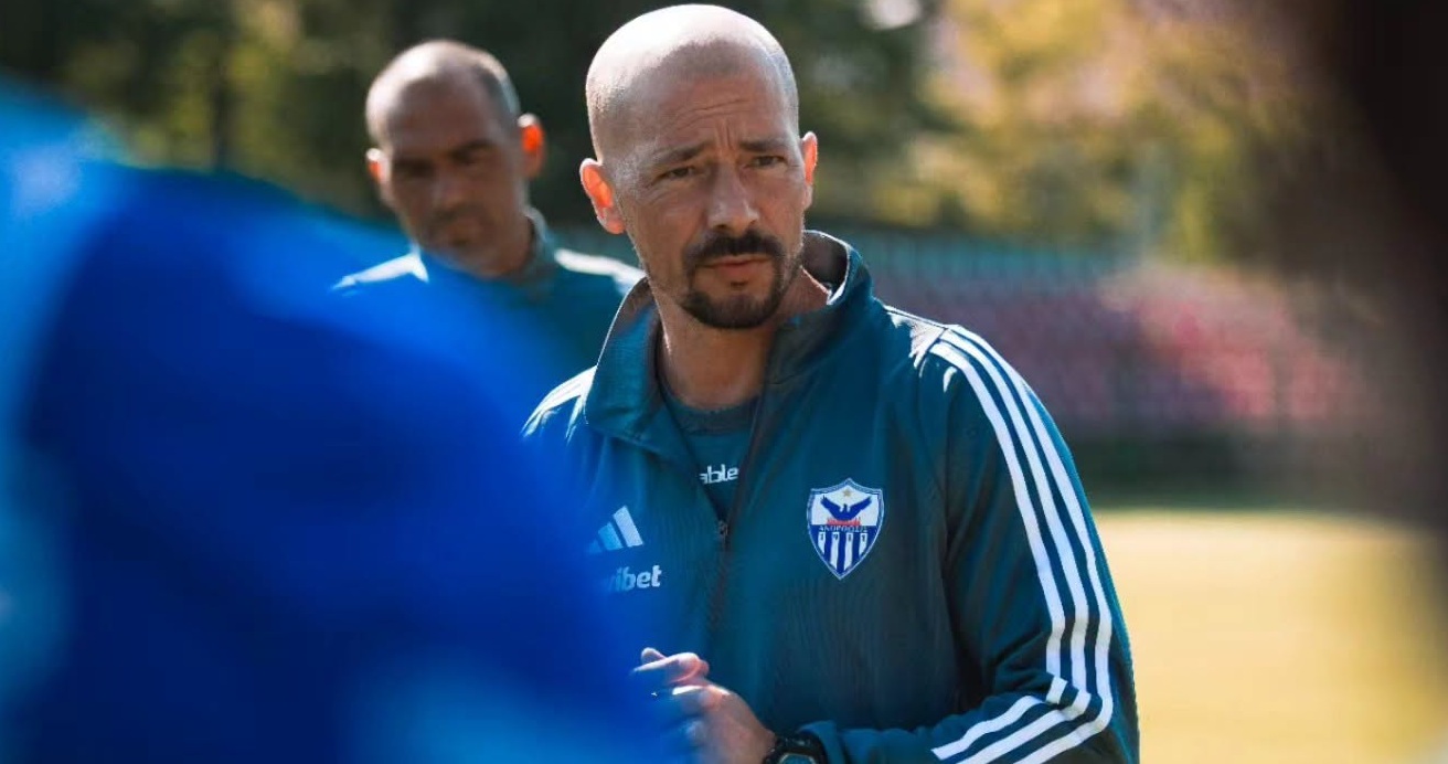 Ευχάριστα για Νέστρο Ελ Μαέστρο thumb