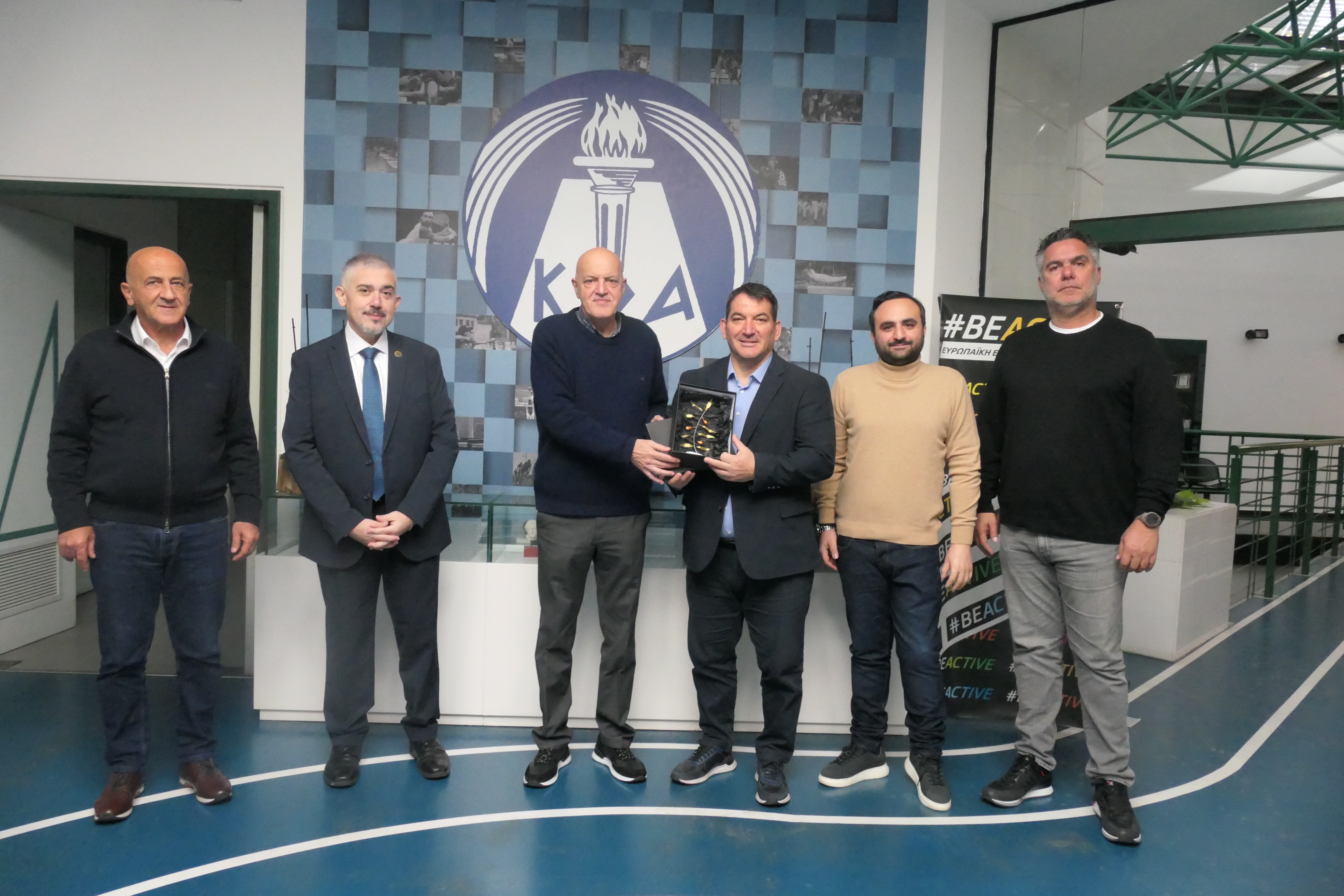  Συνάντηση με τον Πύρρο Δήμα και τον Πρόεδρο της Ευρωπαϊκής Ομοσπονδίας Άρσης Βαρών στον ΚΟΑ thumb
