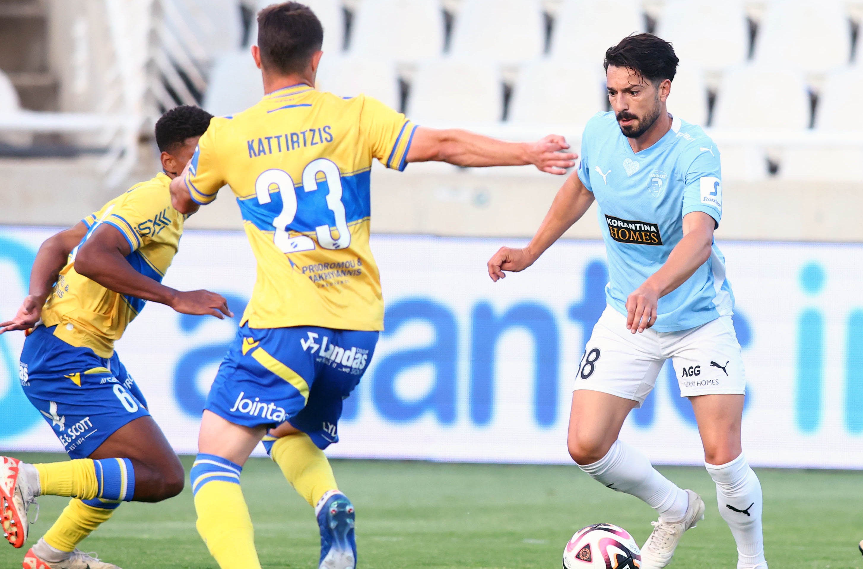 ΑΠΟΕΛ - Πάφος FC 1-1: Η μπίλια στην μέση thumb
